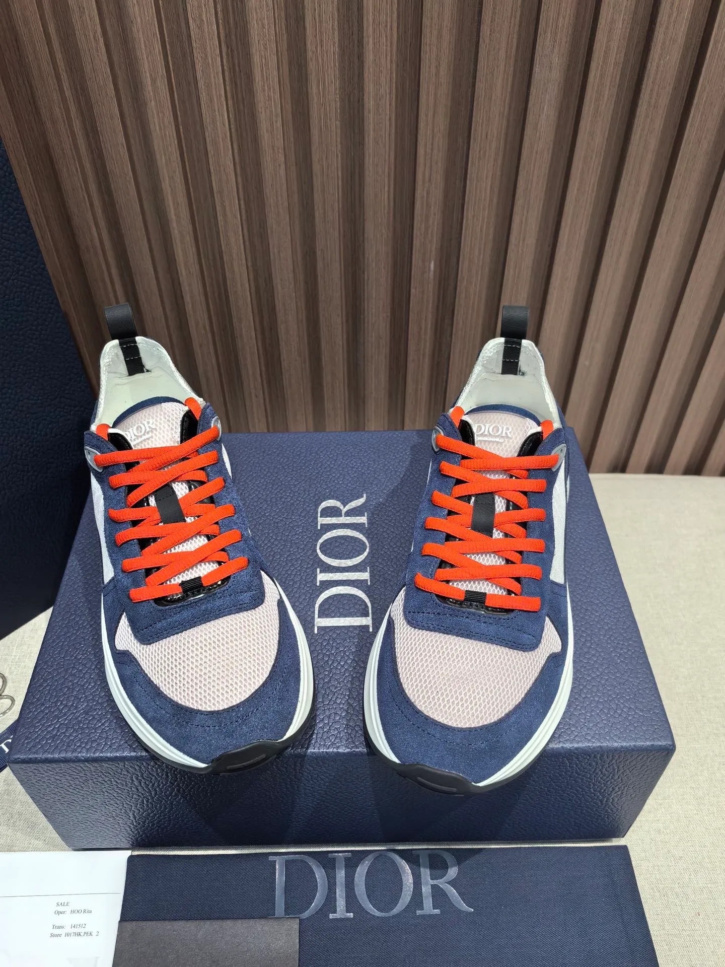 Factory price: 440💰 🔍Top purchasing agent🇮🇹 Dior's super-popular sports shoes, popular for street men, are synchronized with the new product counters. The uppers are made of Italian original imported cowhide and matched with D's customized fabrics. It is a must-have for fashionistas. The complex craftsmanship is perfectly reproduced. Imported soft cowhide foot pads, soles: original soles specially provided by the original factory, exclusive movable molded soles are super comfortable, original factory follow-up goods, 🔍🔍high quality, you can enter and exit the counter at will, welcome to compare, code number 38-45 (46 can be customized and cannot be returned or exchanged)